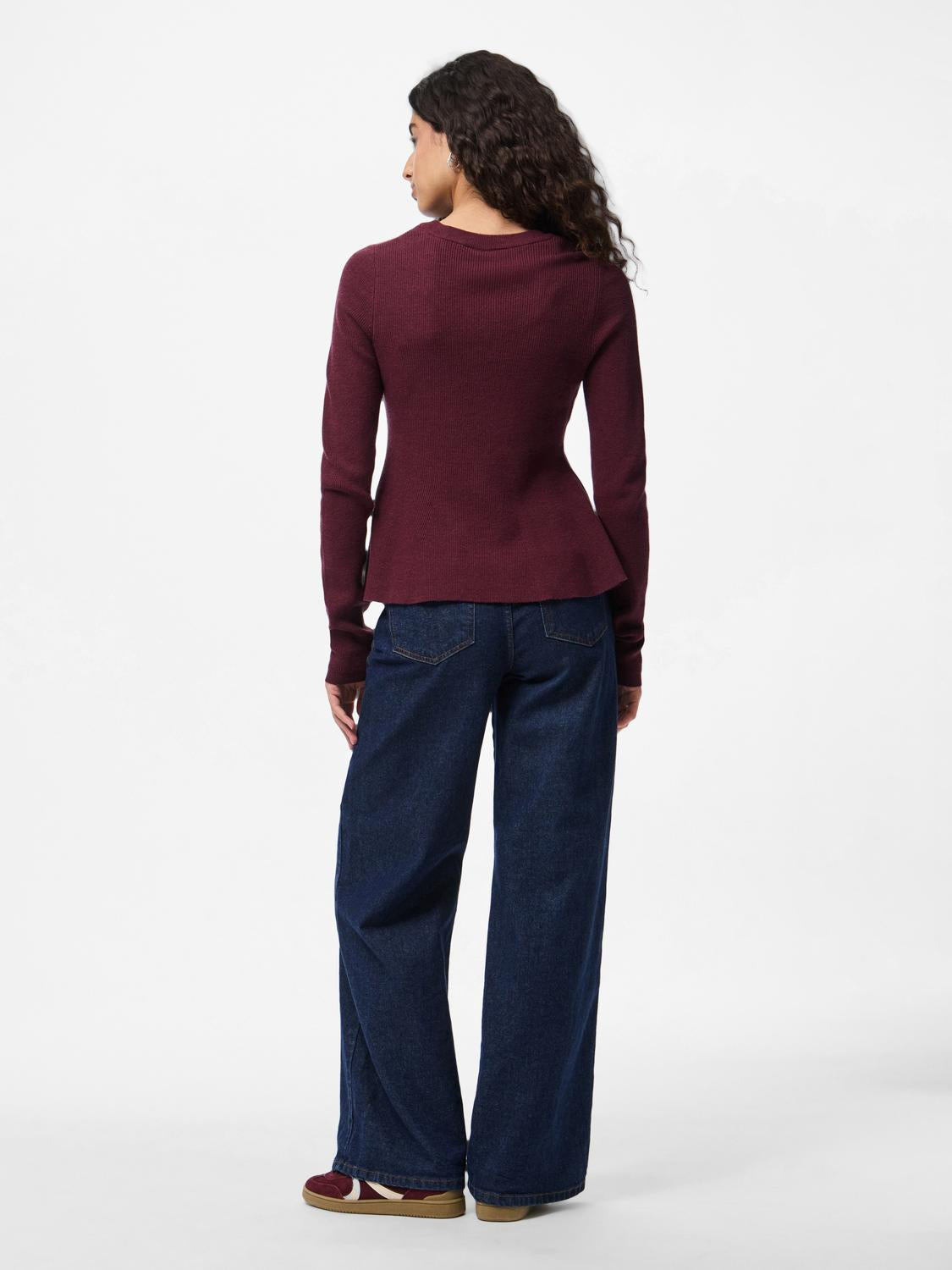 model_shot-back